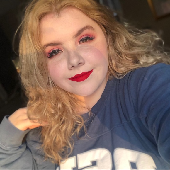 Meet your Posher, Danielle - Picture 1 of 1